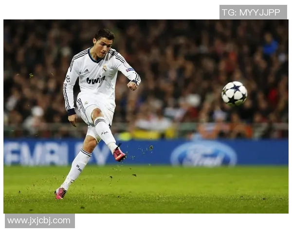 精彩足球战报：激烈对决与惊艳进球回顾，赛季焦点一网打尽